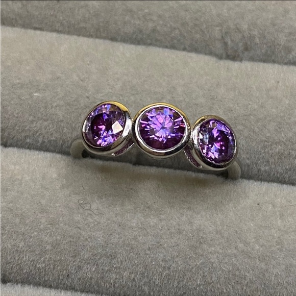 Certified, 3 stone Purple Moissanite Diamond Solitaire ring - Picture 6 of 12